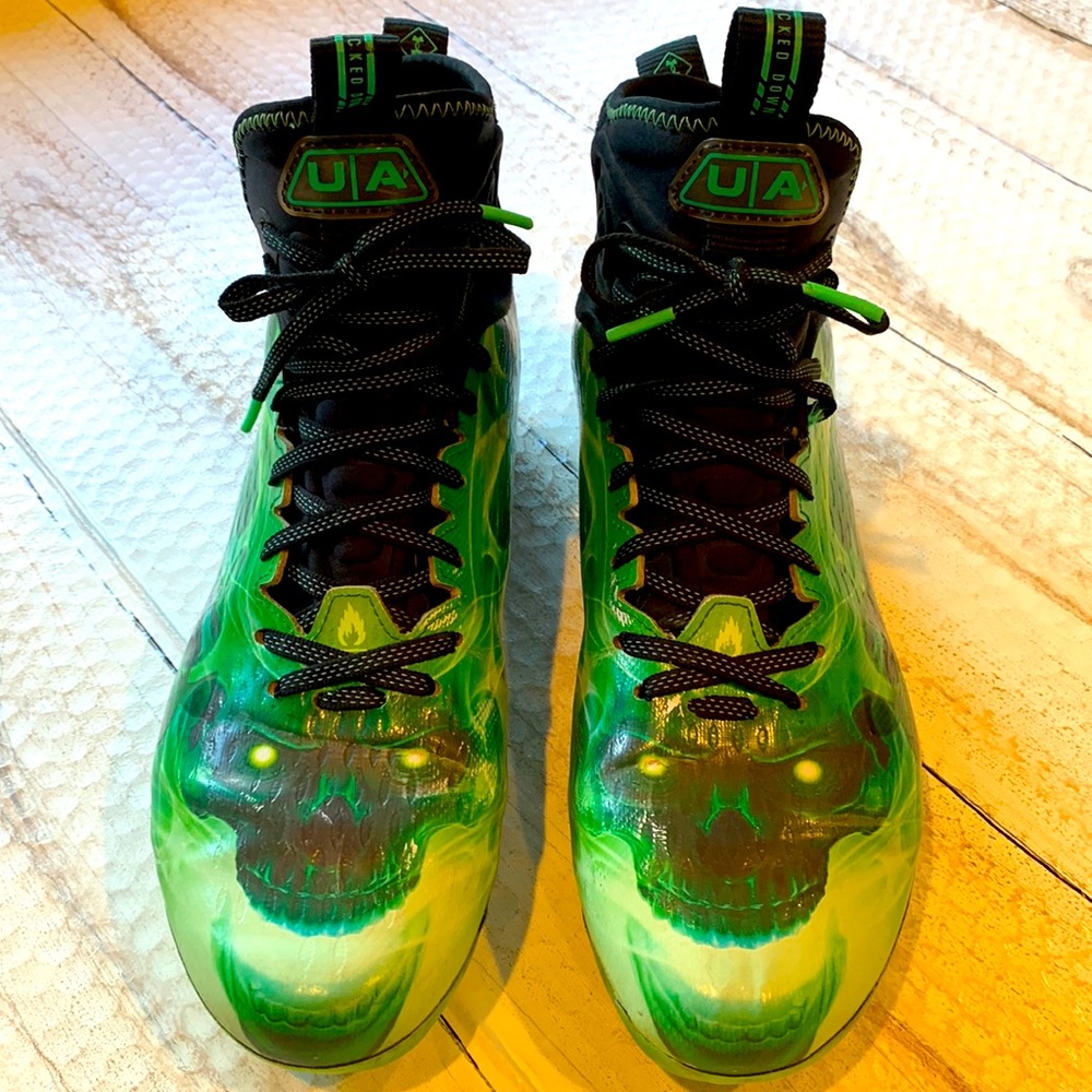 Men’s football cleats. Green/ Black size 10